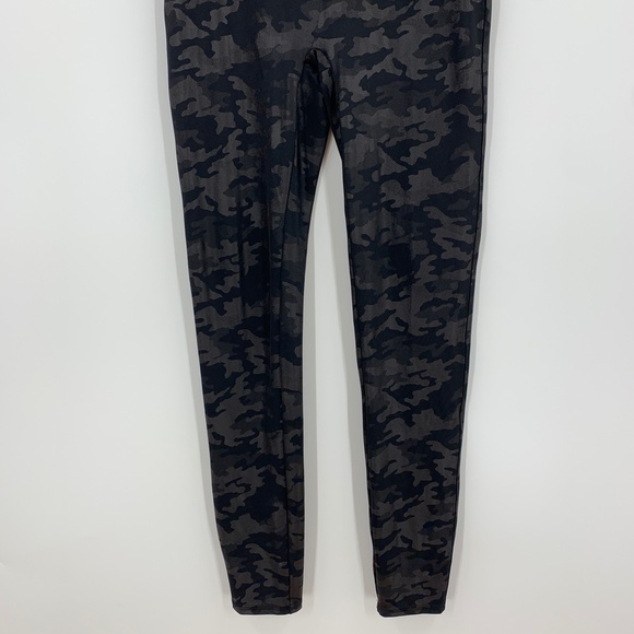 Spanx Faux Leather Camo Leggings Sz L - Picture 7 of 13